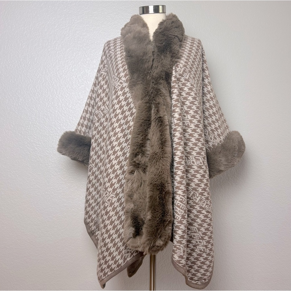Poncho Cape Shawl Coat Women's Faux Fur Trim Tan Hounds Tooth Print O/S NWT